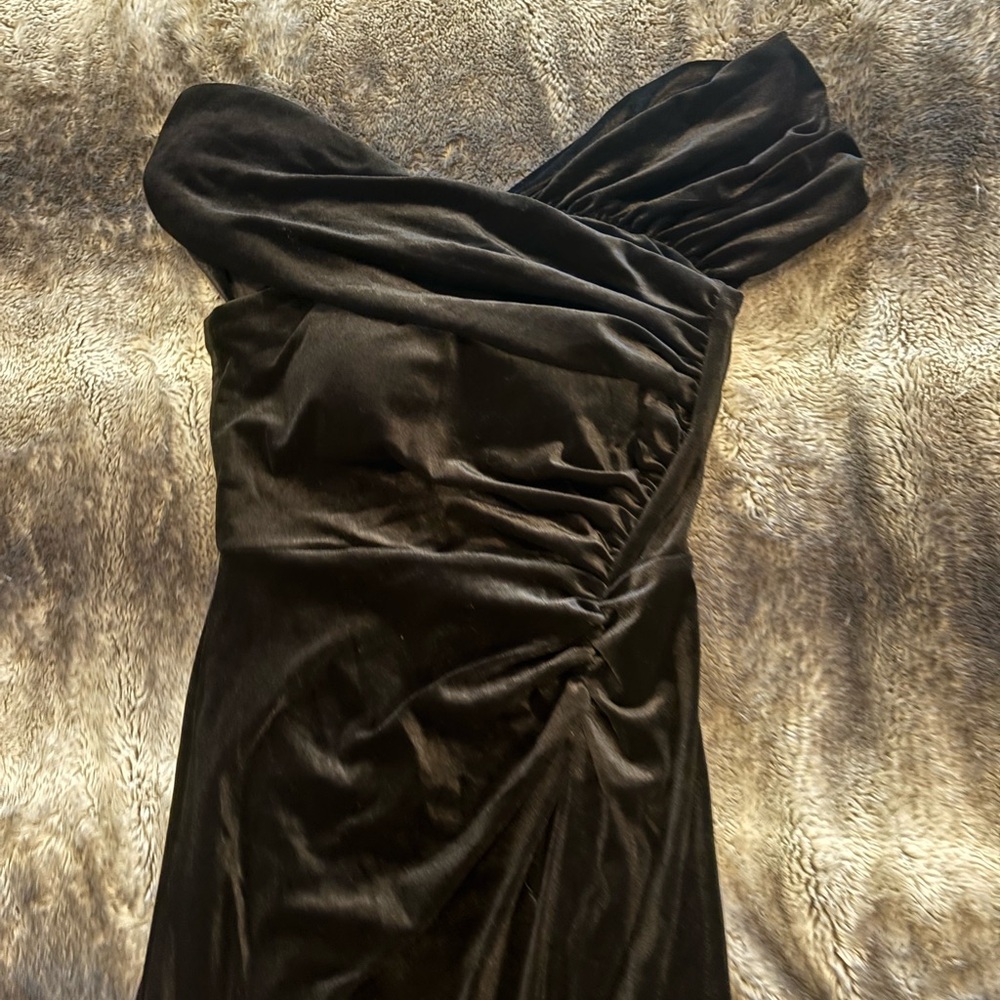 Chic Black One-Shoulder Dress